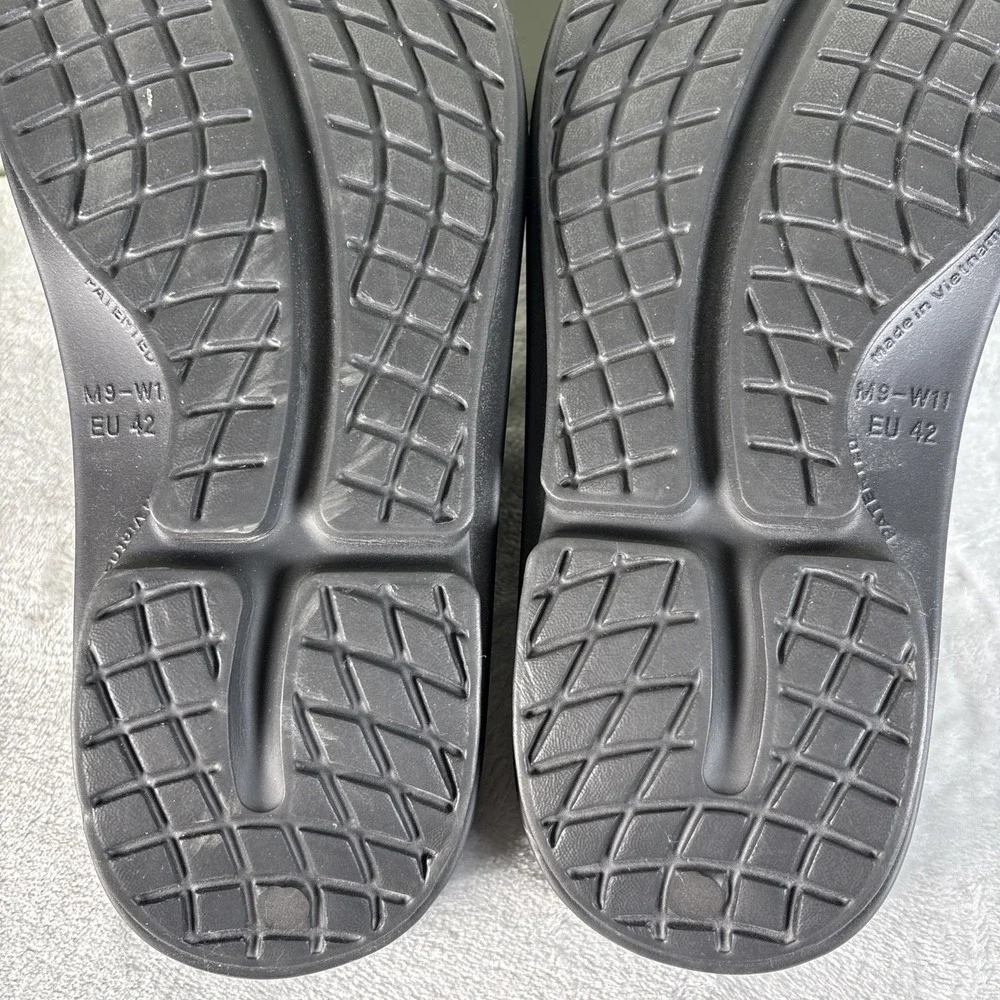 OOFOS preowned shoes